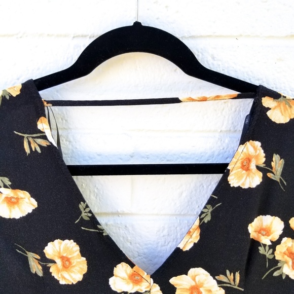 F21 Floral Dress with Pockets - Picture 6 of 8